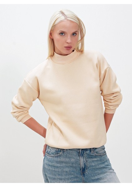 Dik Yaka Basic Sweat modelleri