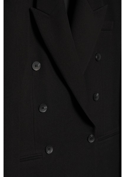 Kadın Siyah Basene Oturan Oversize Blazer indirimleri