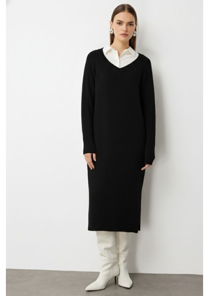 V Yaka Oversize Yırtmaçlı Siyah Uzun Triko Elbise