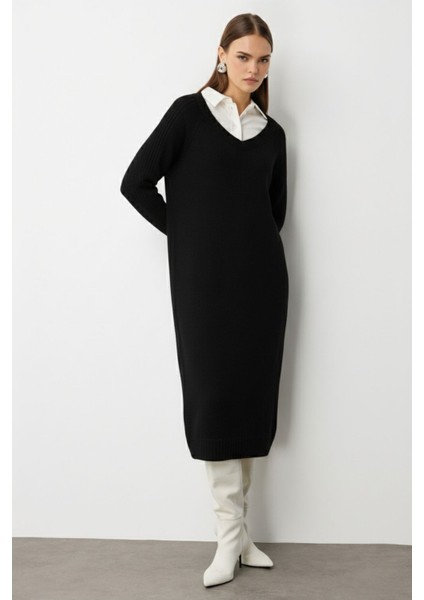 V Yaka Oversize Yırtmaçlı Siyah Uzun Triko Elbise fiyatları