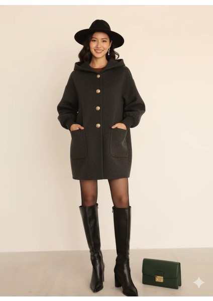 Kadın Oversize Bol Kesim Diz Üstü Siyah Kaban Büyük Cepli Yünlü Kumaş Kapüşon Detaylı