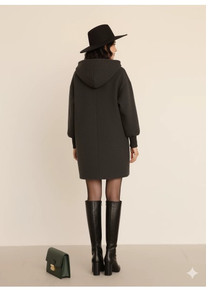 Kadın Oversize Bol Kesim Diz Üstü Siyah Kaban Büyük Cepli Yünlü Kumaş Kapüşon Detaylı fırsatları