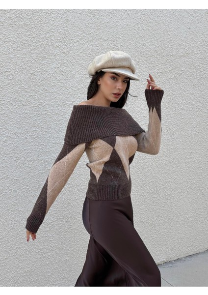 Kadın Kahve Madonna Yaka Baklava Desen Triko Kazak 30102