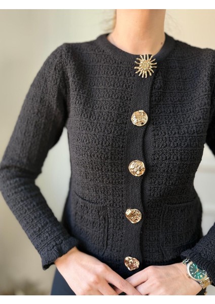 Siyah Ajurlu Gold Düğmeli Hırka