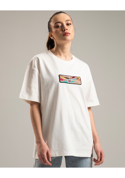 Current Kadın Oversize Fit %100 Organik Pamuk Kalın Dokulu Bisiklet Yakalı Nakışlı Kırık Beyaz T-Shirt