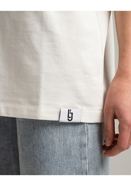 Current Kadın Oversize Fit %100 Organik Pamuk Kalın Dokulu Bisiklet Yakalı Nakışlı Kırık Beyaz T-Shirt fırsatları