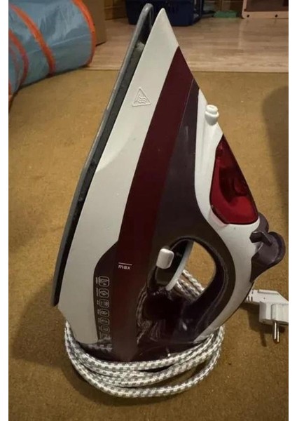 Yeni Nesil Kırmızı Buharlı Ütü 2200 Watt Seramik Tabanlı Yüksek Buhar Gücü - M095R059-K00 modelleri