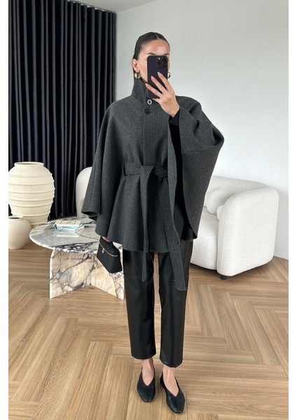 Dik Yaka Düğmeli Kuşaklı Bağlamalı Bele Oturan Tasarım Muadil Yumuşak Doku Kaşe Trend Panço Ceket fiyatları