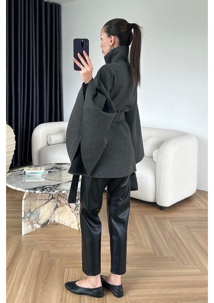 Dik Yaka Düğmeli Kuşaklı Bağlamalı Bele Oturan Tasarım Muadil Yumuşak Doku Kaşe Trend Panço Ceket modelleri