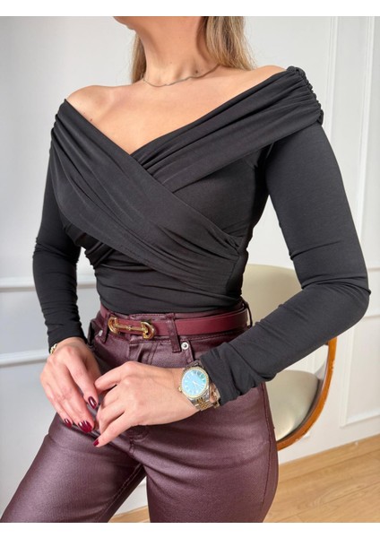 Siyah Çapraz Yakalı Bluz