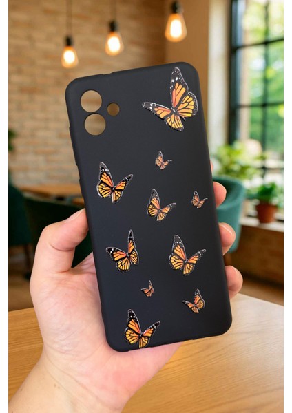 Samsung Galaxy A04 - Turuncu Kelebek Desenli Silikon Darbe Emici Klasik Korumalı Rubber Kılıf