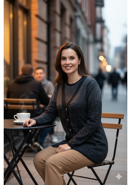 Kadın Kışlık Motifli Çift Cepli Önü Düğmeli Normal Kesim Likralı Yünlü Dokuma Kumaş Anne Hırka indirimleri