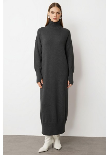 Oversize Dik Yaka Füme Rengi Uzun Kalın Triko Elbise