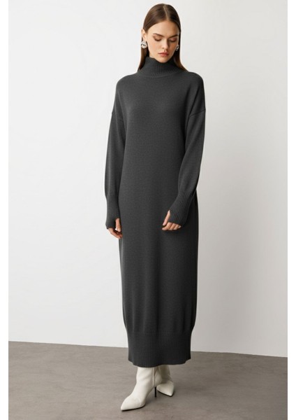 Oversize Dik Yaka Füme Rengi Uzun Kalın Triko Elbise fiyatları