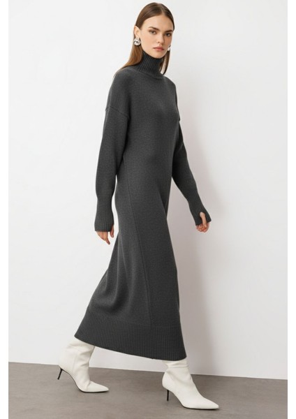 Oversize Dik Yaka Füme Rengi Uzun Kalın Triko Elbise modelleri