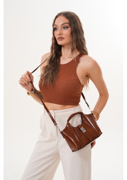 Ekstralı Önü Kilit Detaylı ve Fermuarlı Kadın Omuz Çantası modelleri