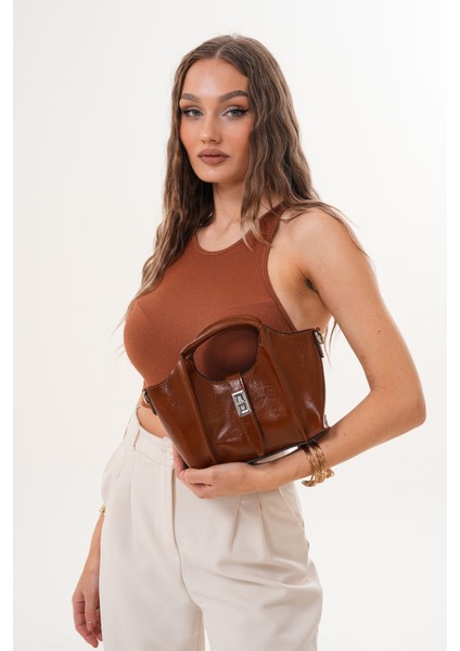 Ekstralı Önü Kilit Detaylı ve Fermuarlı Kadın Omuz Çantası fırsatları