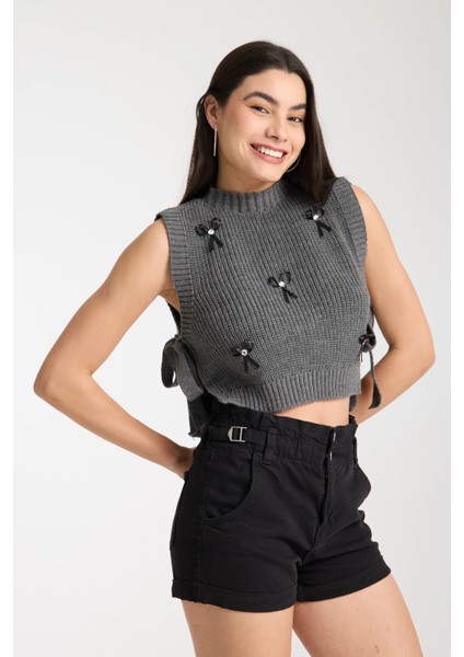 Kurdele Detaylı Triko Crop Süveter modelleri