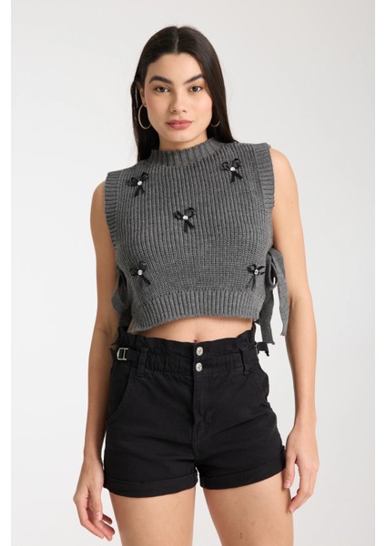 Kurdele Detaylı Triko Crop Süveter