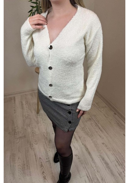 Kadın Beyaz Düğmeli Yün Triko Hırka fiyatları