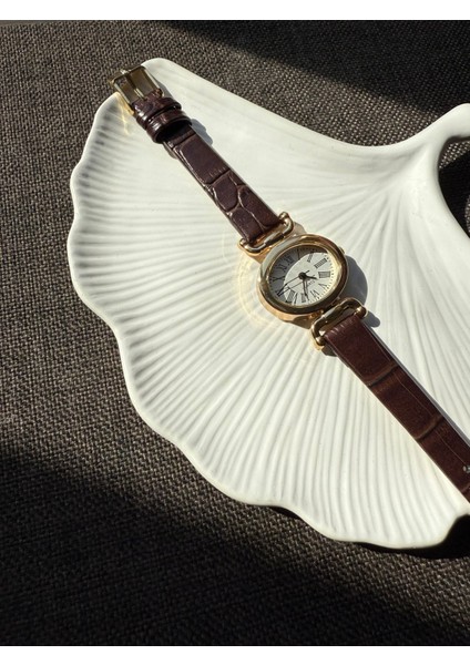 Retro Minimal Deri Kordon Vintage Kadın Kol Saati fiyatları