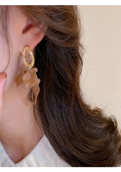 Püskül Yaprak Sallantılı Küpe