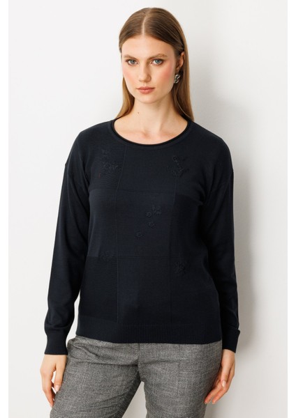 Kadın Büyük Beden Çiçek Işlemeli Sıfır Yaka Triko Kazak 65359 Siyah