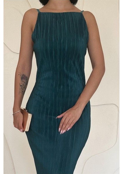 Zümrüt Piliseli Halter Boyun Elbise modelleri