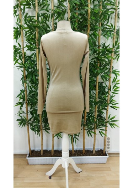 Kadın Uzun Kollu Kruvaze Yaka Kısa Kadife Elbise