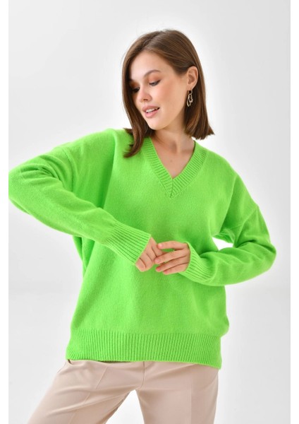 Kadın Kazak Elma Yeşili V Yaka Kazak Yeşil - 8093