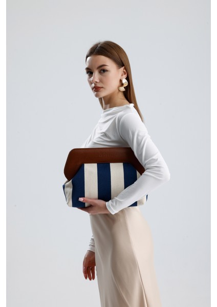 Kadın Lacivert Çizgi Desenli Kanvas Clutch El Çantası fiyatları