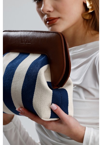 Kadın Lacivert Çizgi Desenli Kanvas Clutch El Çantası fırsatları
