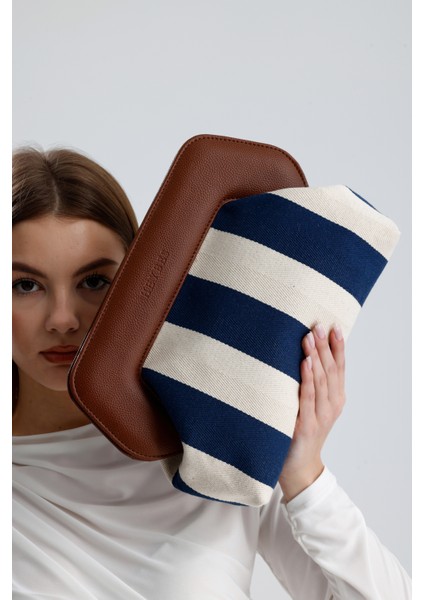 Kadın Lacivert Çizgi Desenli Kanvas Clutch El Çantası