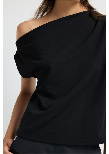 Degaje Yaka Kolsuz Bluz Siyah 11545231001 fiyatları