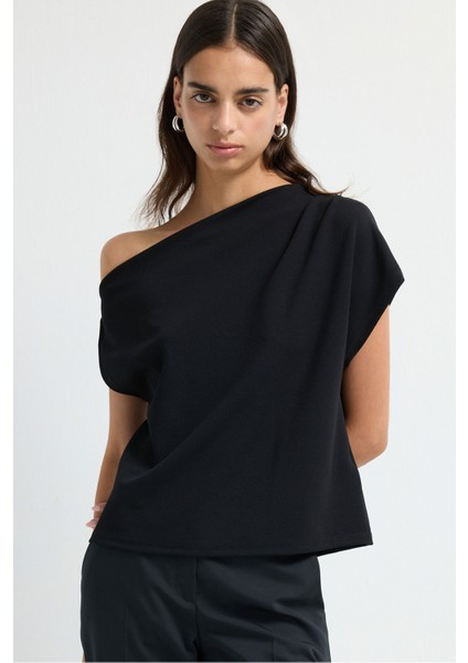 Degaje Yaka Kolsuz Bluz Siyah 11545231001 fırsatları