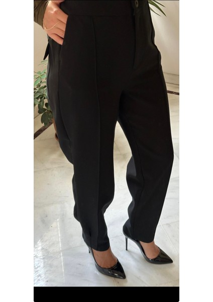 Kadın Siyah Paça Detaylı Pantolon