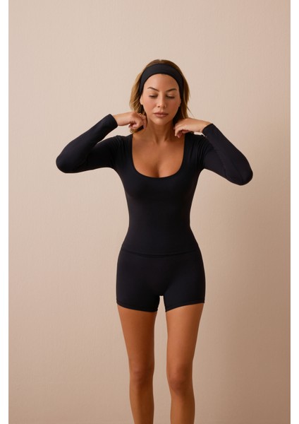 x Ece Siyah Uzun Kollu U Yaka Spor Bluz Scoop Neck Top