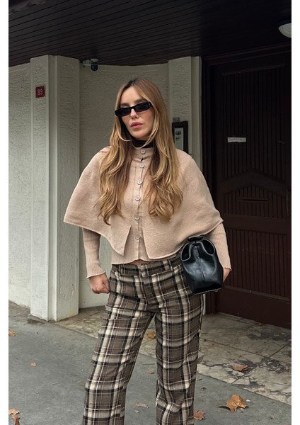 Bej Pelerin Detaylı Triko Hırka - 1317