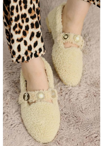 Kadın Inci ve Tuğra Detaylı Peluş Babet - Krem - 39 modelleri