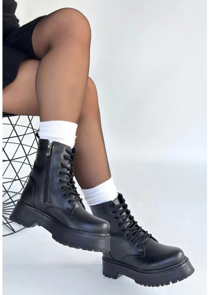 Jonni Siyah Cilt Bağcıklı Bot