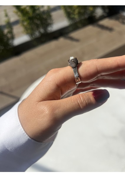 El Işi Tasarım Sıralı Inci Yüzük fiyatları