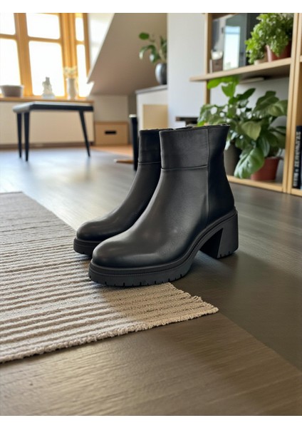D25KB-8470 Siyah Hakiki Deri Tam Ortopedik Günlük Kadın Bot fiyatları