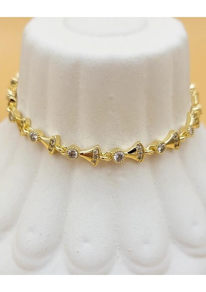 Zirkon Taşlı Üçgen Model Gold Kaplama Bileklik