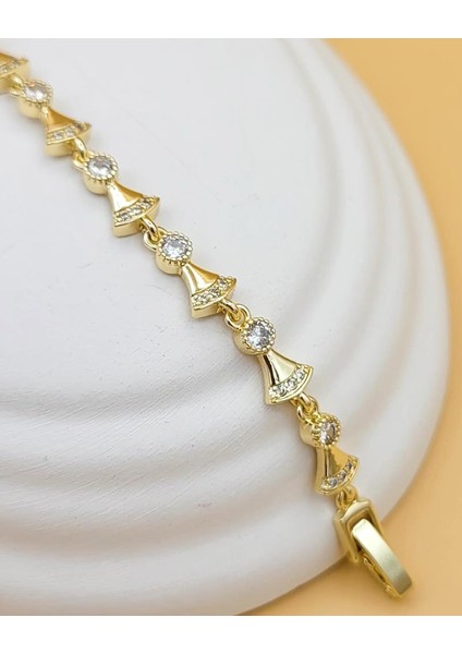 Zirkon Taşlı Üçgen Model Gold Kaplama Bileklik fiyatları