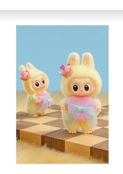 Labubu Şeffaf Kutulu Kalp Tutan Labubu Orjinal modelleri