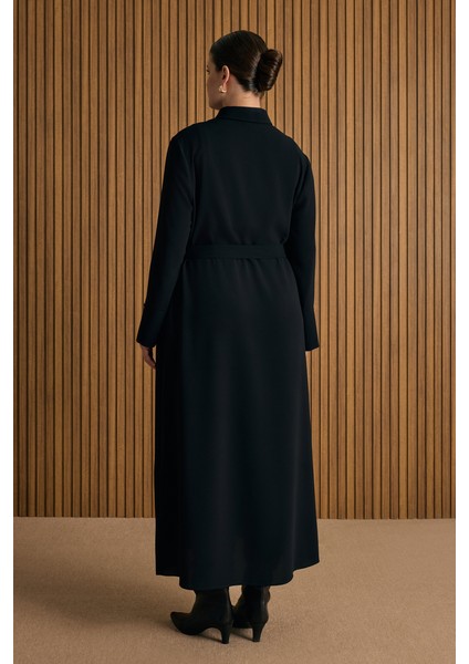 Yakası Düğmeli Elbise