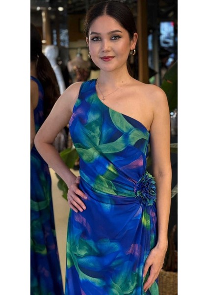 Saks Tek Omuzlu Çiçek Detaylı Kloş Etekli Desenli Uzun Abiye Elbise 11087-02 modelleri