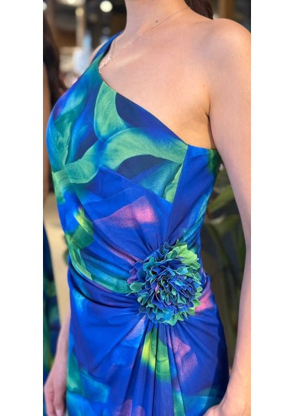 Saks Tek Omuzlu Çiçek Detaylı Kloş Etekli Desenli Uzun Abiye Elbise 11087-02 fırsatları