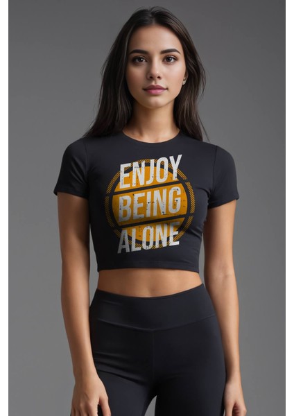 Enjoy Being Alone Baskılı Siyah Crop Top