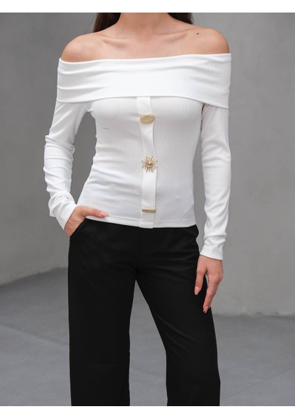 Madonna Yaka Üç Düğmeli Bluz